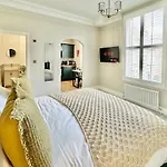 Gillygate Rest דירה